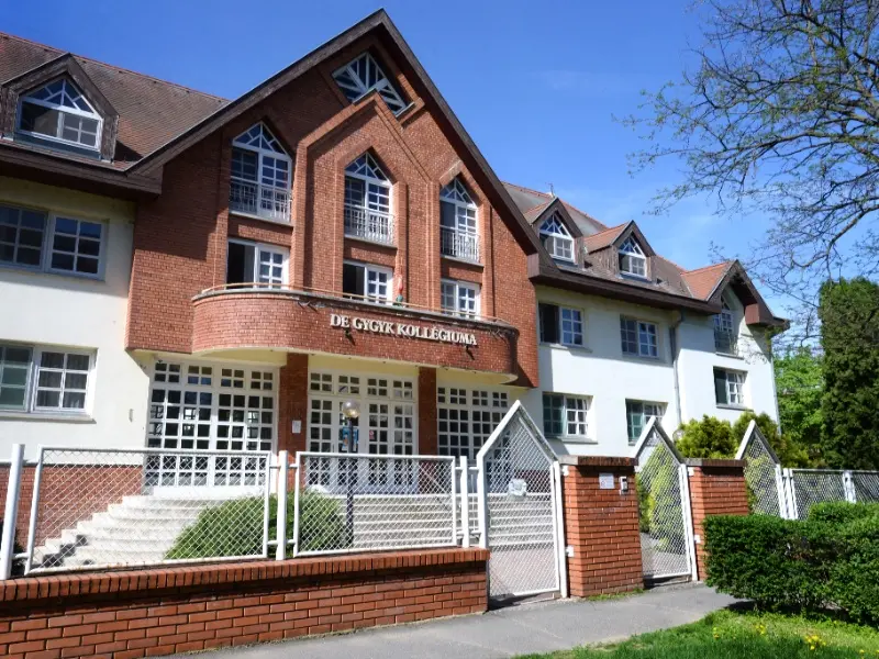 Hajd&uacute;b&ouml;sz&ouml;rm&eacute;ny Dormitory